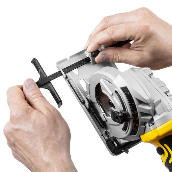 Міні-циркулярна акумуляторна пила Trotec PCSS 05-20V з 3 дисками та кейсом для змінних матеріалів DAS302847 фото