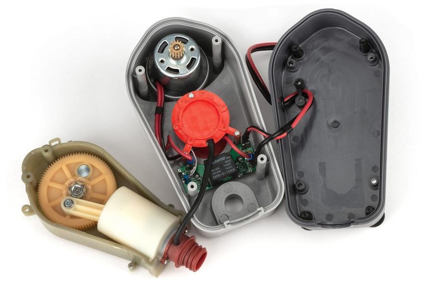 Насос электрический лодочный Bravo BP12 12V поршневой 160 л/мин 145 PSI для надувных аттракционов и лодок 6130050 фото